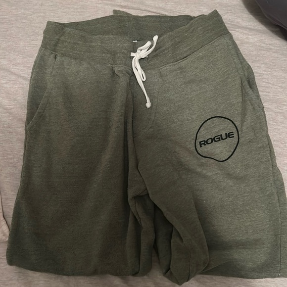 Men’s medium rogue joggers - Picture 1 of 3